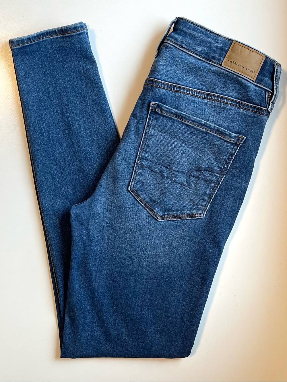 American Eagle Hi-Rise Jegging - Medium Wash & Stretchy - Size 6 Regular